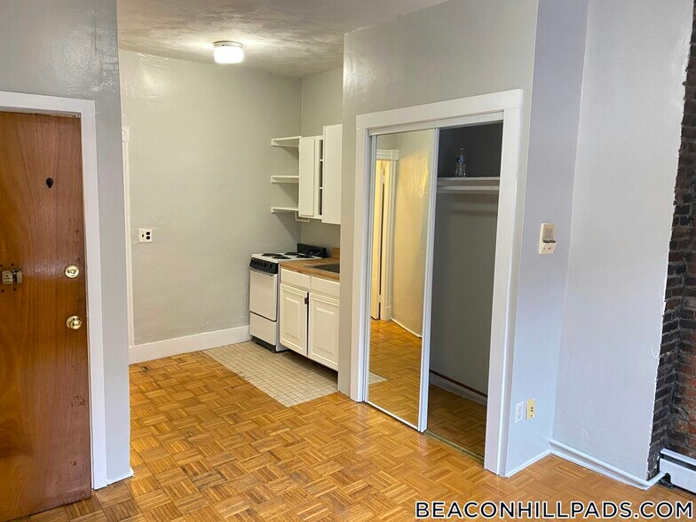 Building Photo - 40 Anderson St