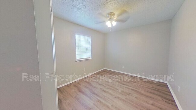 Building Photo - 2902 S Fielder Rd