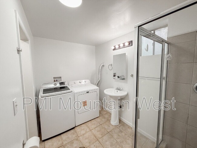 Building Photo - 698 Doren Dr