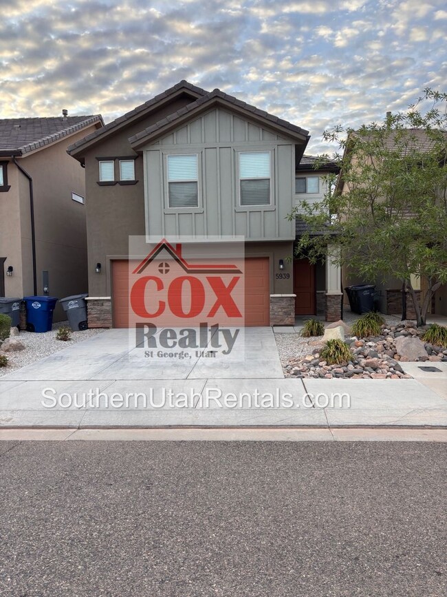 Primary Photo - Wonderful Desert Canyon 4 bed | 2.5 bath |...