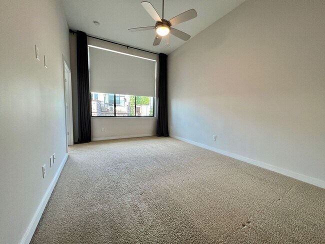Building Photo - 3 bed/3 bath with Attached 2 Car Garage in East Nashville