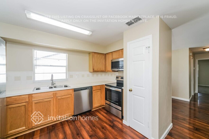 Building Photo - 341 Santiago Ct