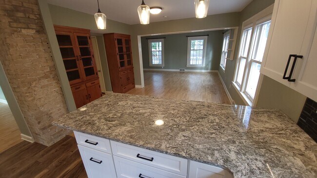 Building Photo - 424 11th St