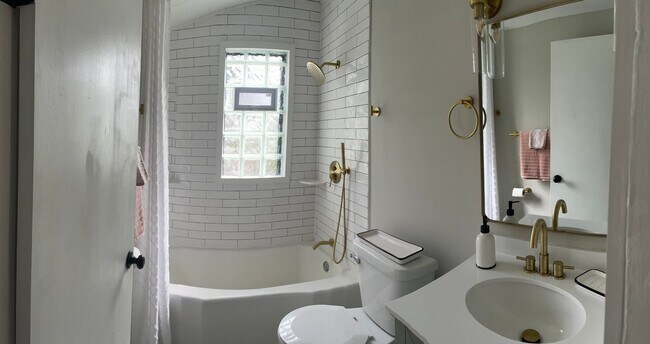 Building Photo - 158 N 59th St