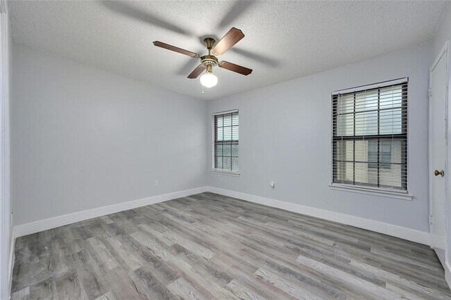 Building Photo - 8400 Jamestown Dr