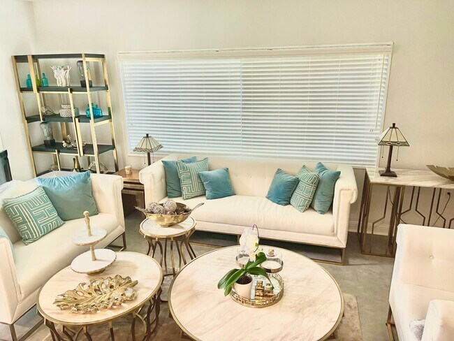 Building Photo - 7236 Oakdale Ave