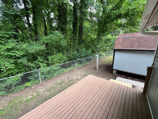 Building Photo - Nice One-Level 3 Bedroom 1.5 Bath Home
