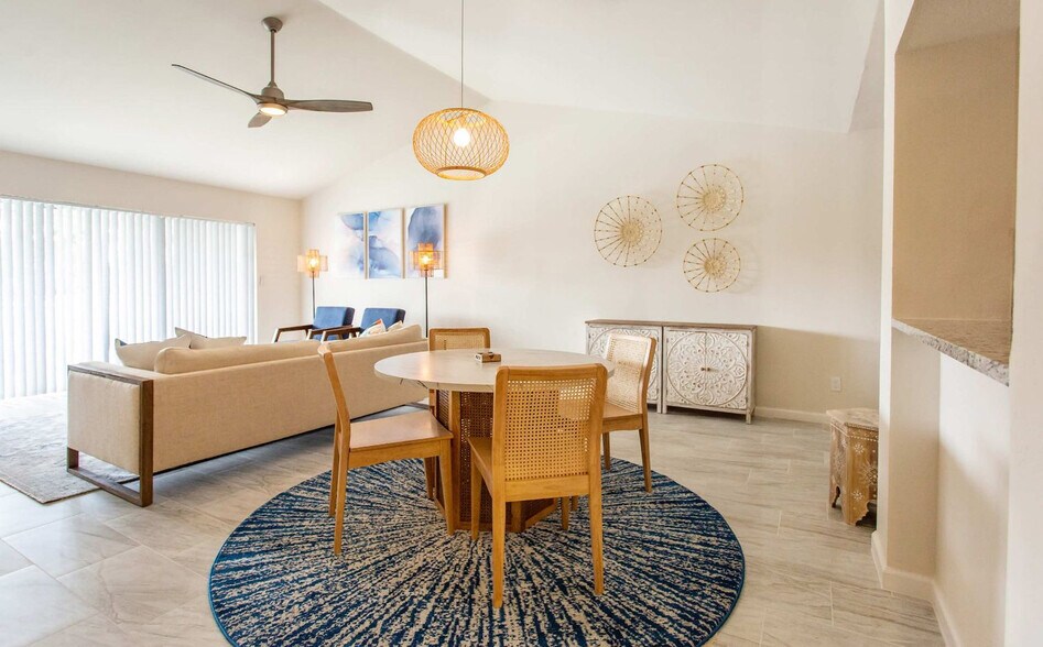 Building Photo - 6240 Bellerive Ave