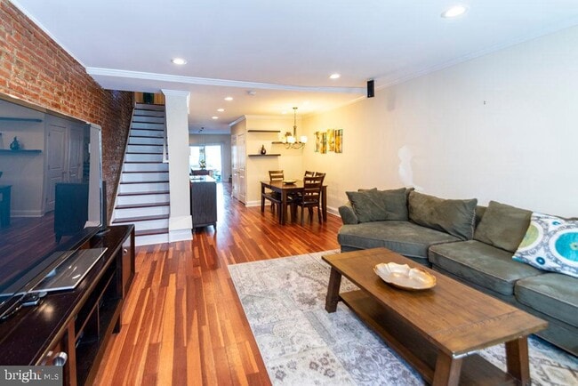 Building Photo - 2107 Carpenter St