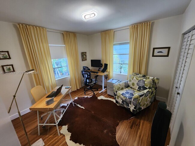 Building Photo - 831 Plover Ave