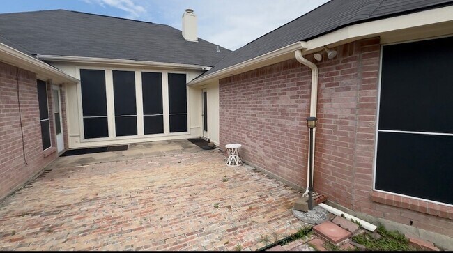 Building Photo - 716 Elm Falls Pl