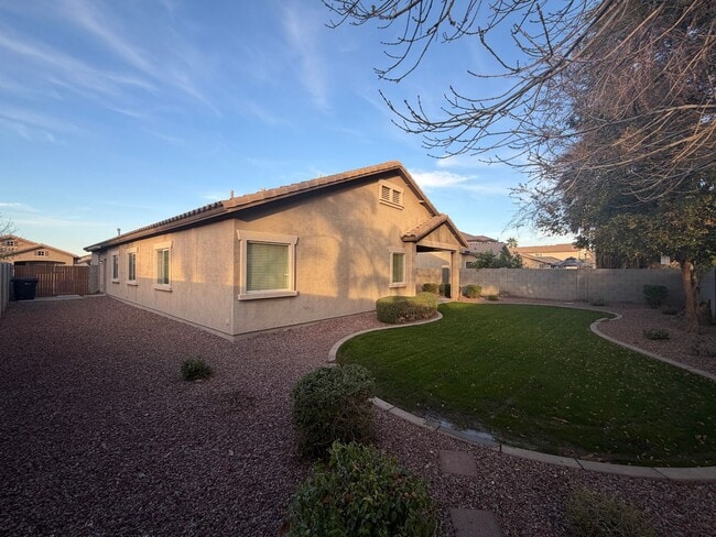 Building Photo - Welcome home to this meticulously maintained property in desirable Sun Groves Subdivision!