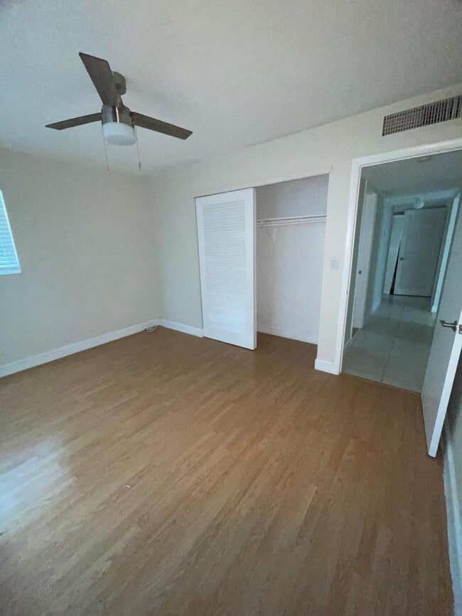 Building Photo - 801 Lighthouse Dr