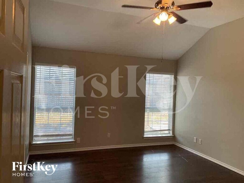 Building Photo - 671 Honeysuckle Ln