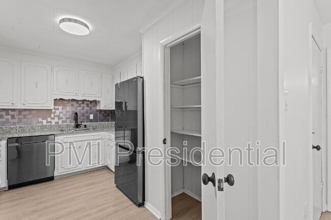 Building Photo - 4560 E Williamsburg Rd