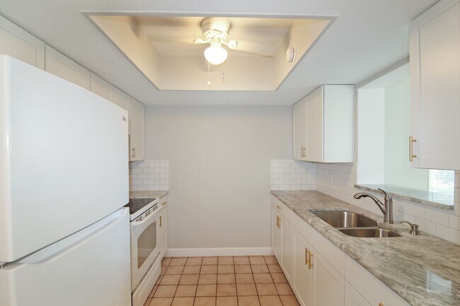 Building Photo - South Venice Annual Home for Rent