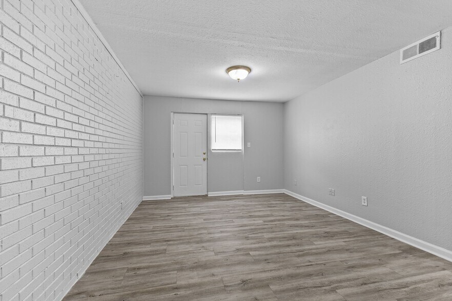 Building Photo - 5936 Radnor Rd