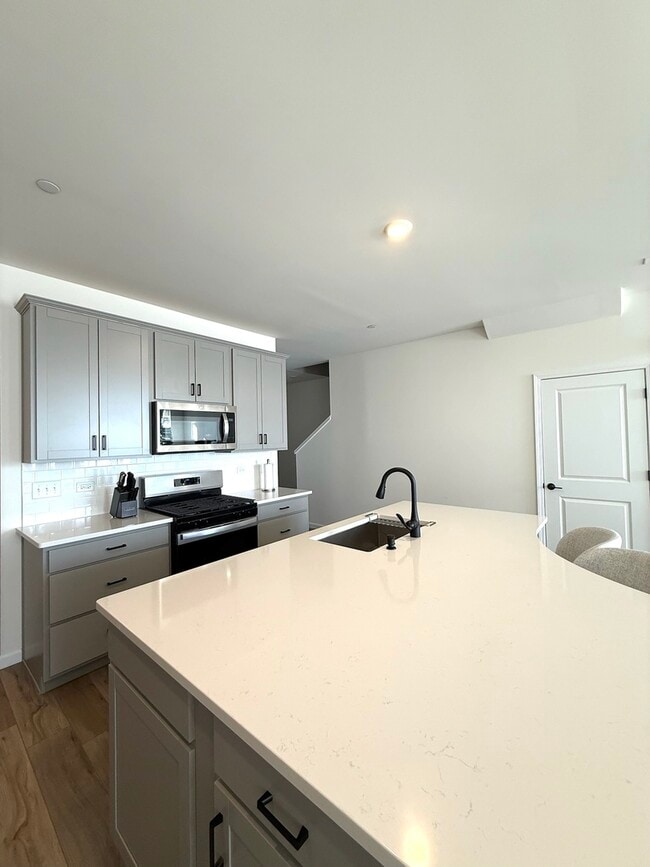 Building Photo - 5963 Hawkweed Dr