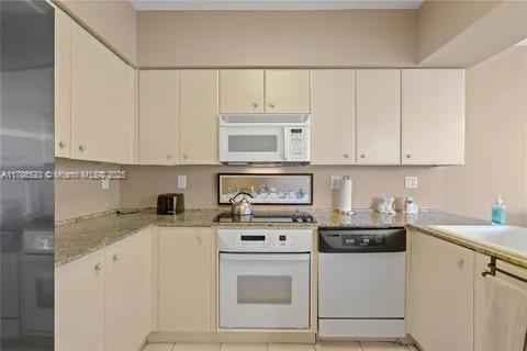Building Photo - 3370 Hidden Bay Dr