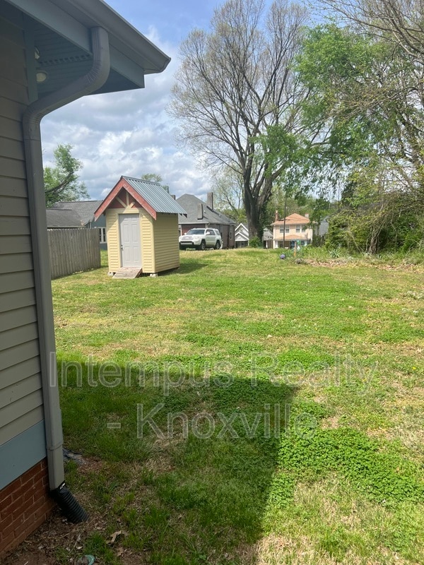 Building Photo - 229 Deaderick Ave