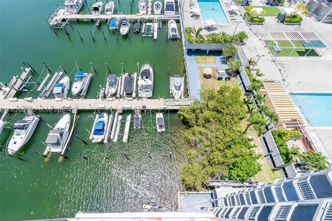 Building Photo - 18081 Biscayne Blvd