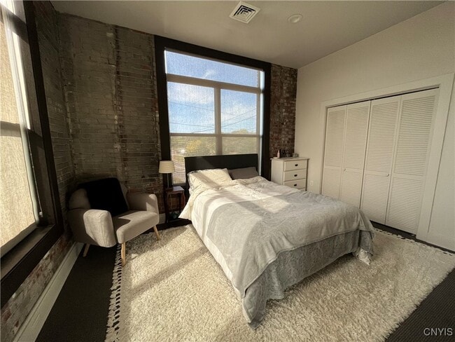 Building Photo - 800 N Clinton St