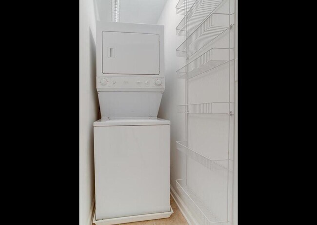 In unit washer/dryer - 1101 Primrose Ct