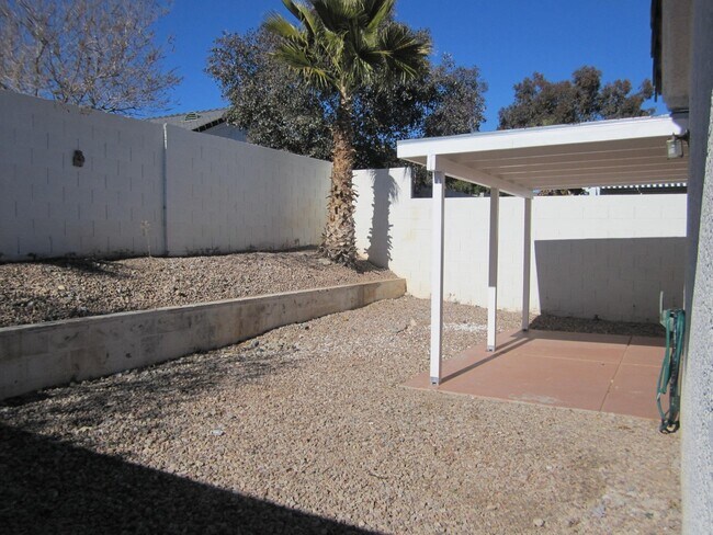 Building Photo - SHOWINGS AVAILABLE NOW