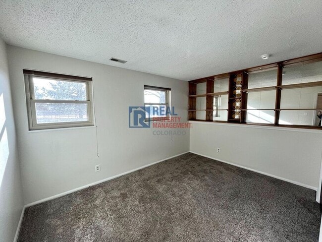 Building Photo - 5070 Montebello Pl