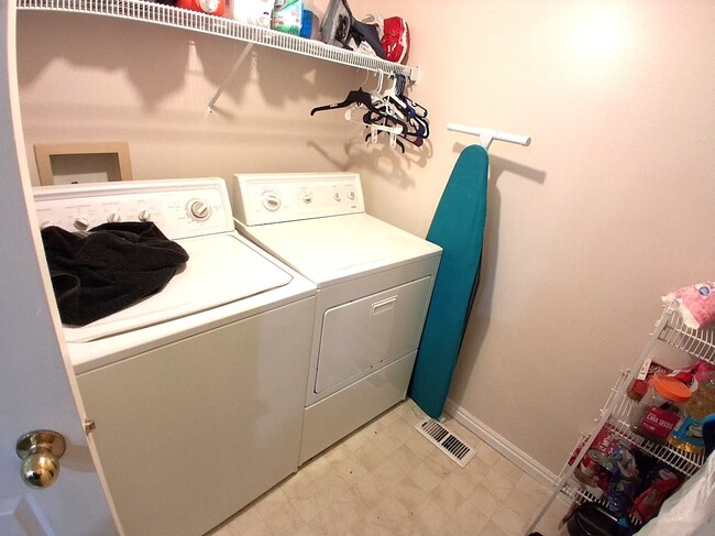 Building Photo - 609 N Seven Peaks Blvd