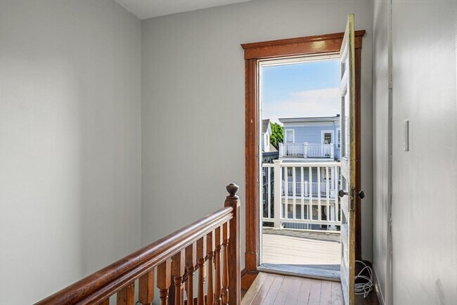 Building Photo - 17 Howes St