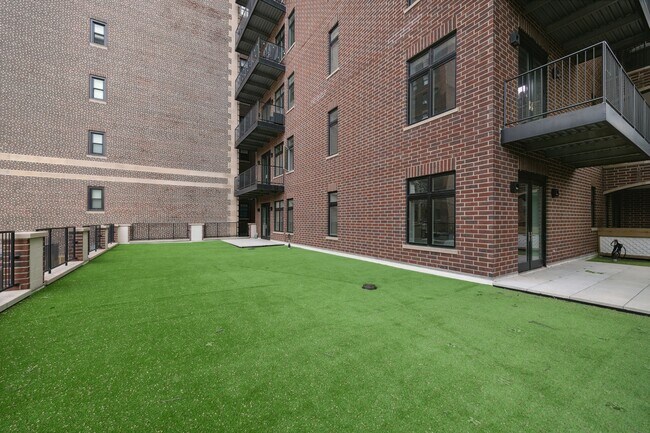 Unit 203 Private Terrace - 434 W Melrose St