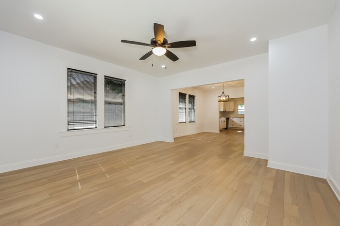 Building Photo - 302 W Dabney St