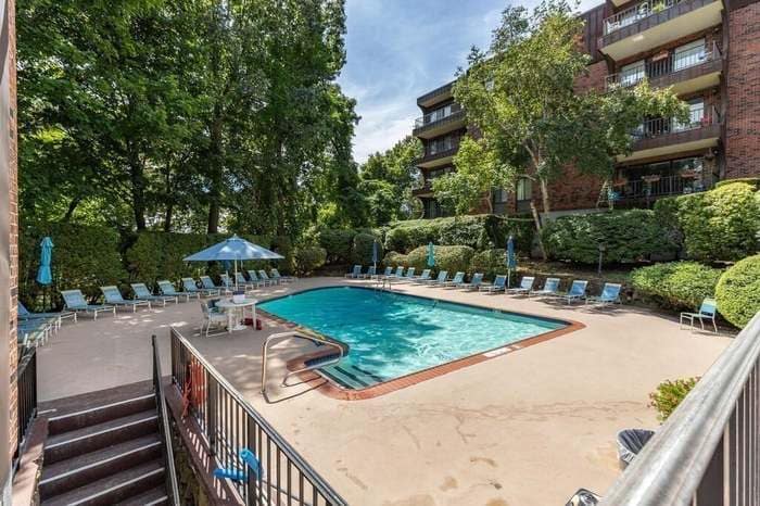 Building Photo - 1004 Paradise Rd