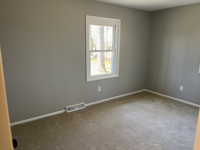 Building Photo - 7527 Hessler Dr NE
