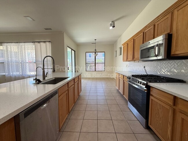 Building Photo - 281 W Flamingo Dr