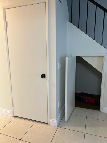 Building Photo - 8739 Pine Crest Pl