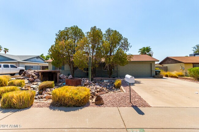 Primary Photo - 3827 W Meadow Dr