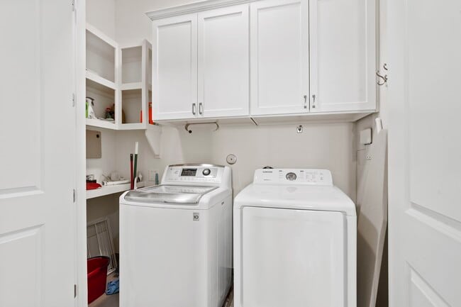 Building Photo - 2174 Briarglen Dr