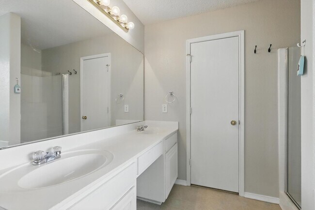 Building Photo - 322 Wonder Oak Ct