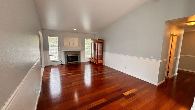 Building Photo - Spacious & Modern 4-Bedroom Home in Kent