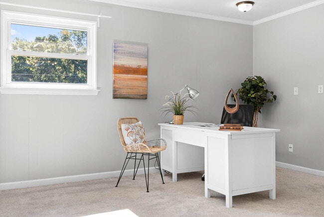 Building Photo - 2483 Shenandoah Dr