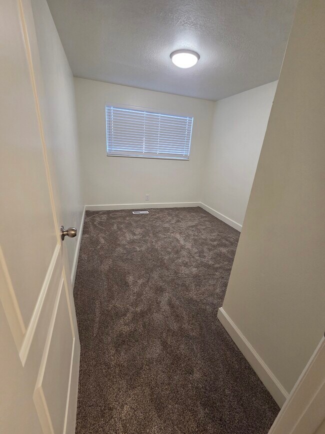 Building Photo - PRV