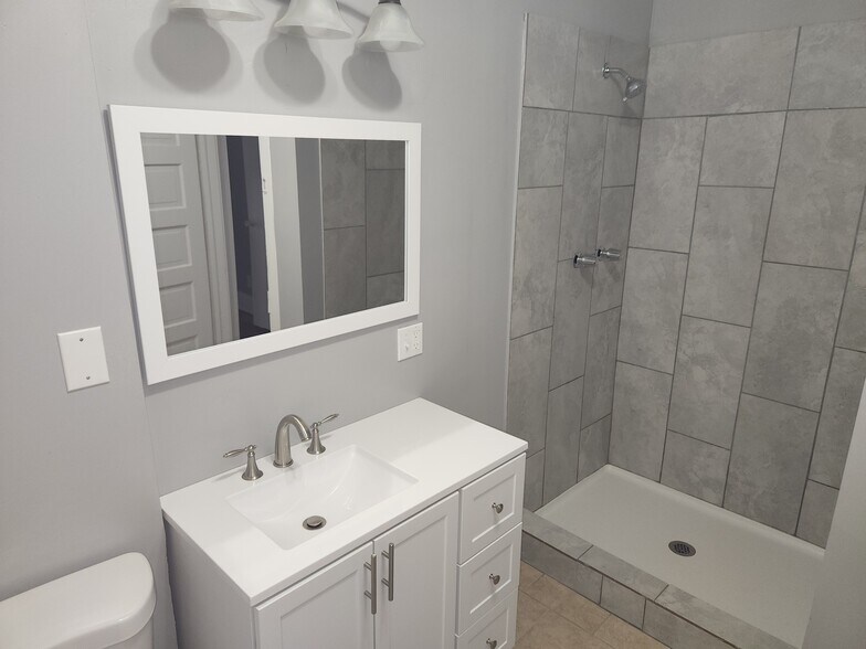 Building Photo - 3916 Clark Ave