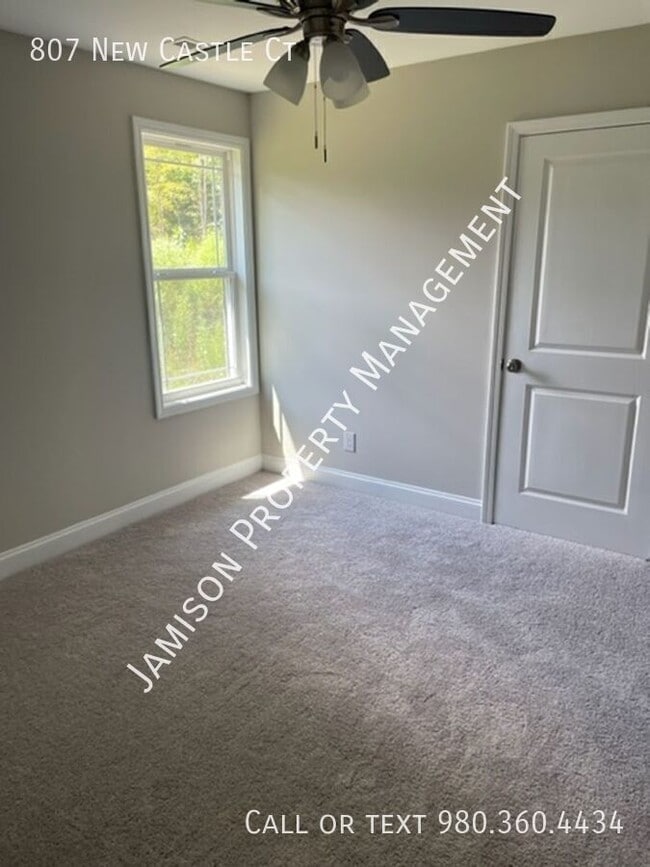 Building Photo - 807 New Castle Ct
