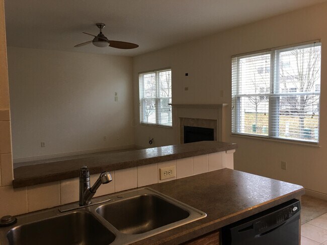 Building Photo - 2715 Rinaldi Dr