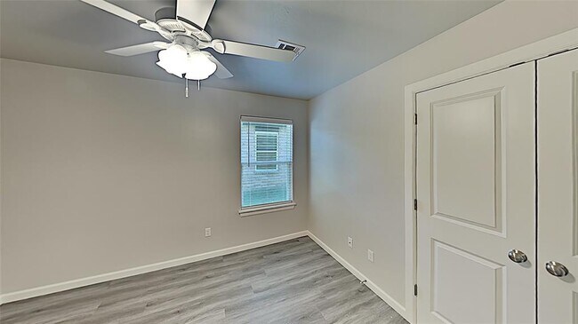 Building Photo - 11205 Howard Dr