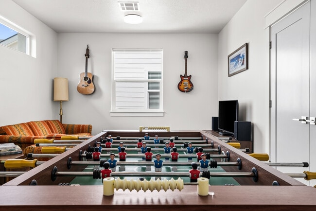 Building Photo - 3340 W Lassen Dr