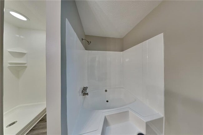 Building Photo - 4036 Evelyn Dr