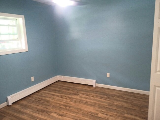 Building Photo - 11 RiverBend Dr